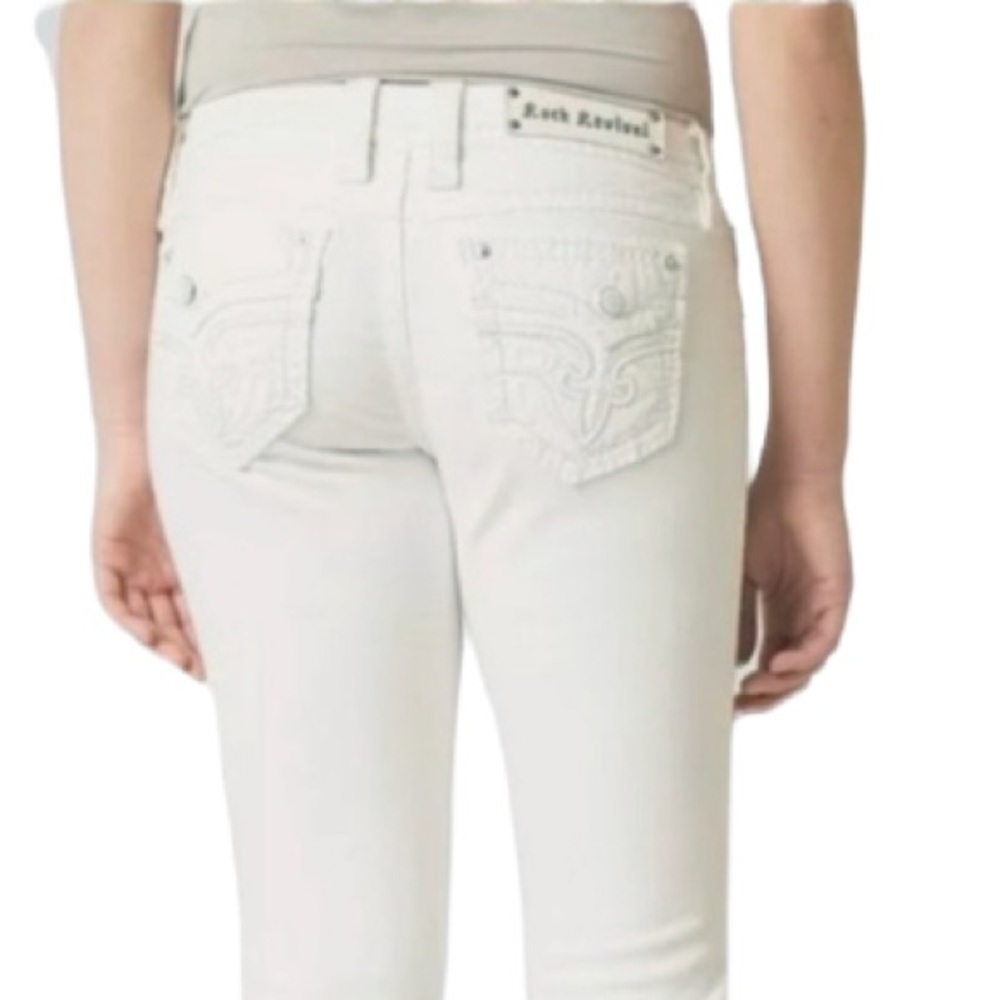 Rock Revival white Sundee Easy Crop jeans with silver tone fleur de lis size 26